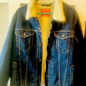 Levi’s XL Dark Denim Sherpa Trucker Jacket